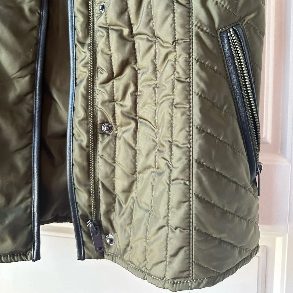 Banana Republic Olive Vest with Black Accents - Picture 2 of 8